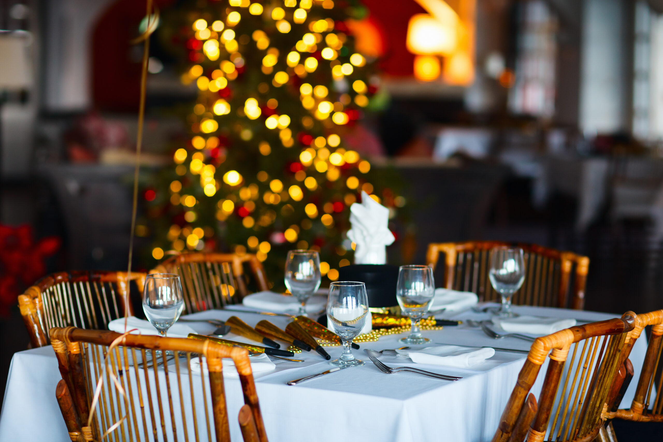 Artistry Unleashed: The Impact of Christmas Decor in Modern Restaurant Spaces